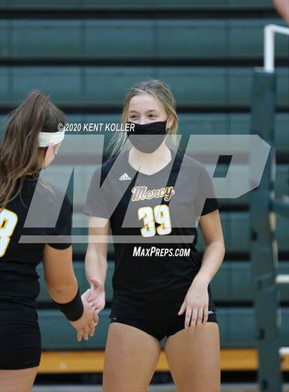 Thumbnail 3 in Clarkston vs. Mercy photogallery.