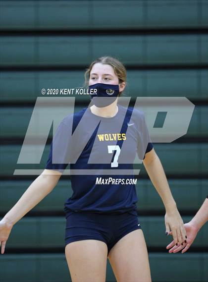 Thumbnail 1 in Clarkston vs. Mercy photogallery.