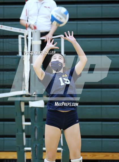 Thumbnail 2 in Clarkston vs. Mercy photogallery.