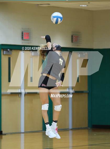 Thumbnail 2 in Clarkston vs. Mercy photogallery.