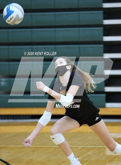 Thumbnail 1 in Clarkston vs. Mercy photogallery.