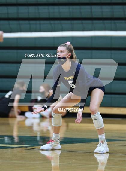 Thumbnail 1 in Clarkston vs. Mercy photogallery.
