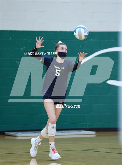 Thumbnail 1 in Clarkston vs. Mercy photogallery.