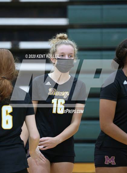 Thumbnail 3 in Clarkston vs. Mercy photogallery.