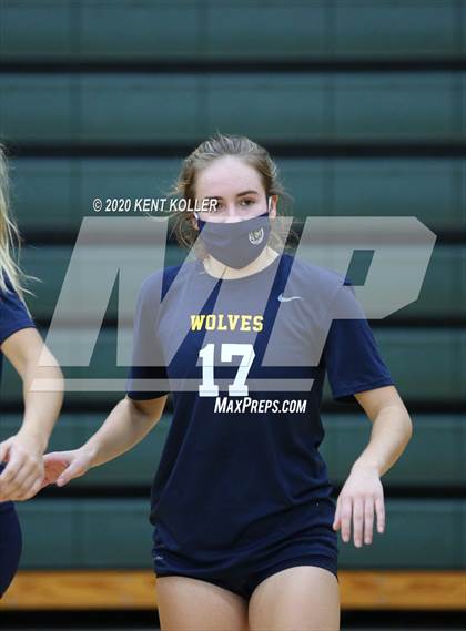 Thumbnail 1 in Clarkston vs. Mercy photogallery.