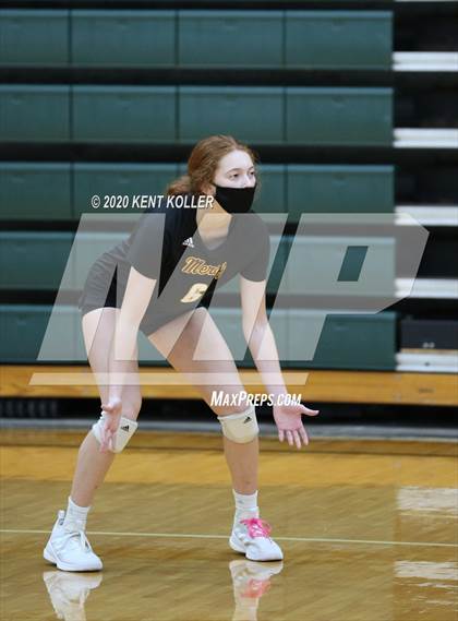 Thumbnail 1 in Clarkston vs. Mercy photogallery.