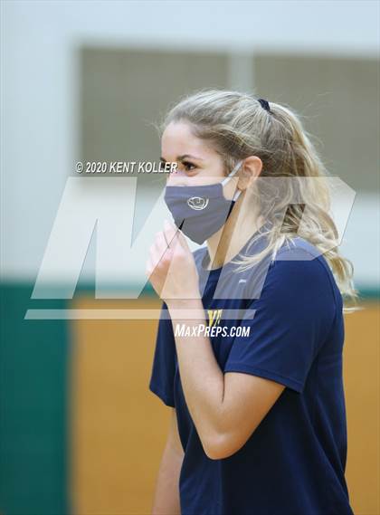 Thumbnail 1 in Clarkston vs. Mercy photogallery.