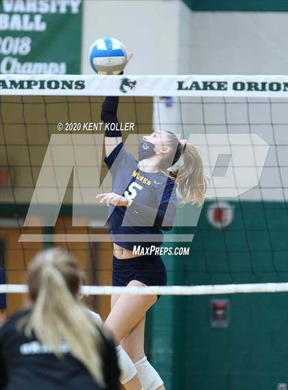 Thumbnail 1 in Clarkston vs. Mercy photogallery.