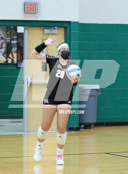 Thumbnail 2 in Clarkston vs. Mercy photogallery.