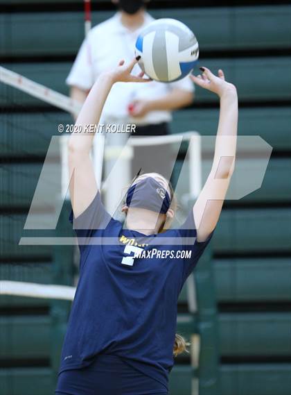 Thumbnail 1 in Clarkston vs. Mercy photogallery.