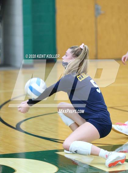 Thumbnail 3 in Clarkston vs. Mercy photogallery.
