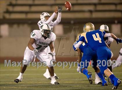 Thumbnail 1 in El Camino Real vs. Hamilton (CIF LA City Section D2 Final) photogallery.