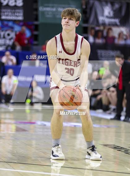 Thumbnail 3 in Canton vs Eugene (MSHSAA Class 2 Championship) photogallery.