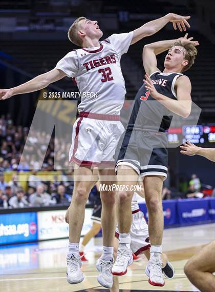Thumbnail 2 in Canton vs Eugene (MSHSAA Class 2 Championship) photogallery.