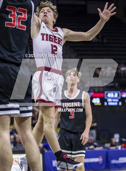 Thumbnail 1 in Canton vs Eugene (MSHSAA Class 2 Championship) photogallery.