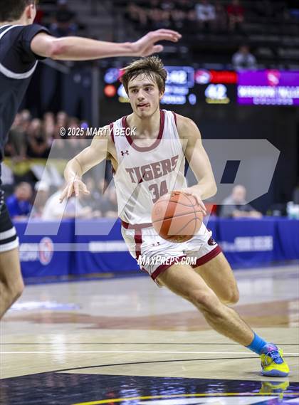 Thumbnail 1 in Canton vs Eugene (MSHSAA Class 2 Championship) photogallery.