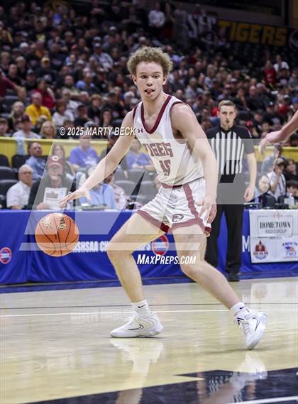 Thumbnail 2 in Canton vs Eugene (MSHSAA Class 2 Championship) photogallery.