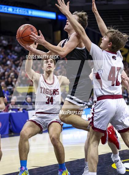 Thumbnail 1 in Canton vs Eugene (MSHSAA Class 2 Championship) photogallery.