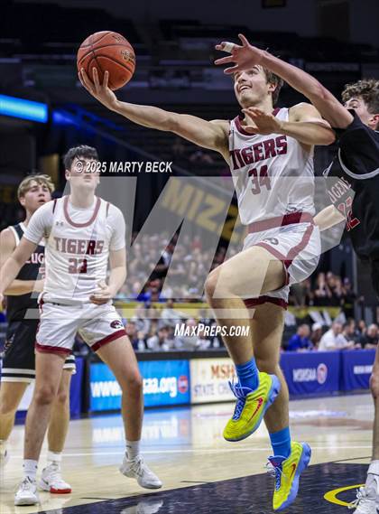 Thumbnail 2 in Canton vs Eugene (MSHSAA Class 2 Championship) photogallery.