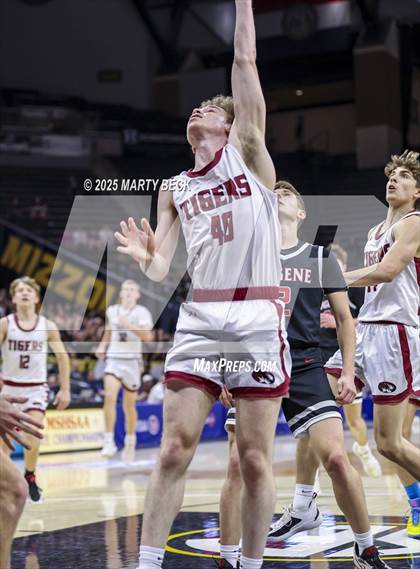 Thumbnail 2 in Canton vs Eugene (MSHSAA Class 2 Championship) photogallery.