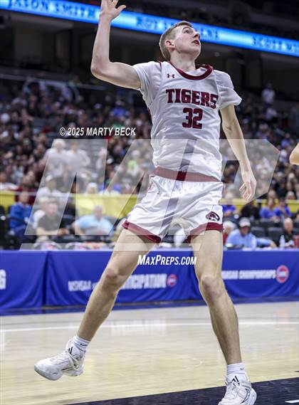 Thumbnail 3 in Canton vs Eugene (MSHSAA Class 2 Championship) photogallery.