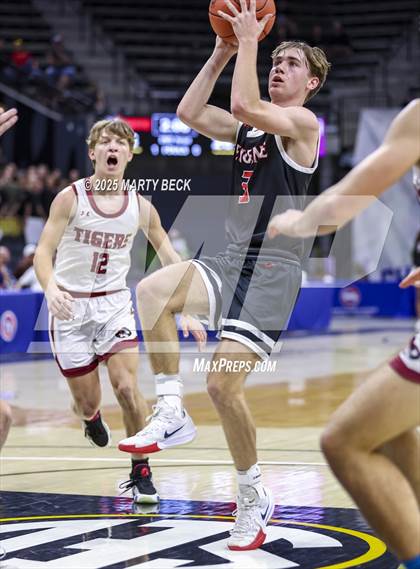 Thumbnail 2 in Canton vs Eugene (MSHSAA Class 2 Championship) photogallery.