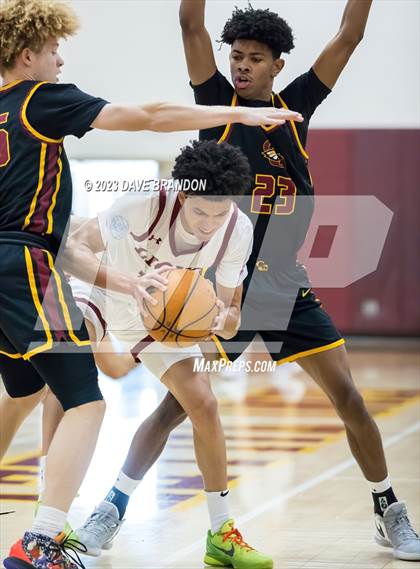 Thumbnail 2 in Clovis West vs. Oaks Christian photogallery.
