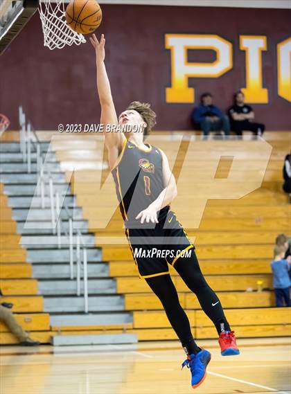 Thumbnail 1 in Clovis West vs. Oaks Christian photogallery.