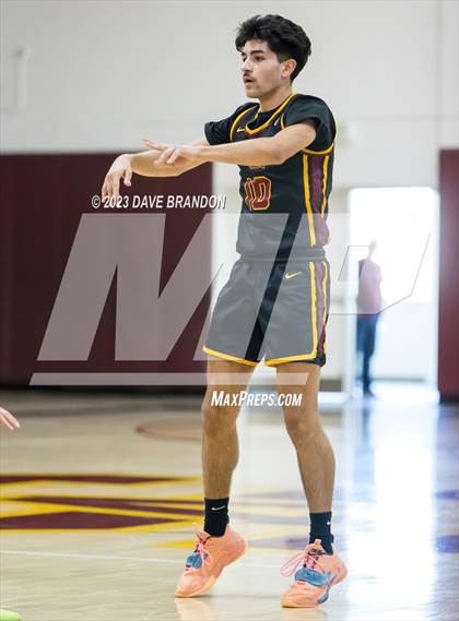 Thumbnail 3 in Clovis West vs. Oaks Christian photogallery.
