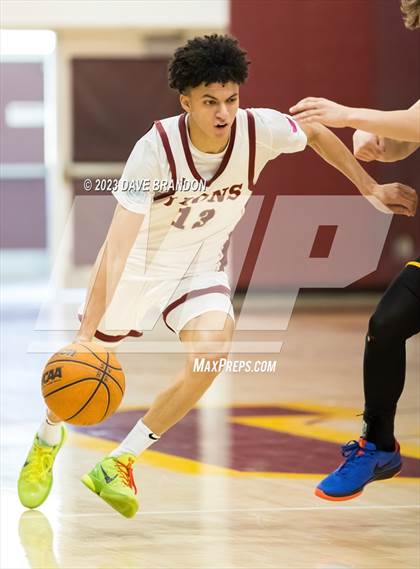 Thumbnail 3 in Clovis West vs. Oaks Christian photogallery.
