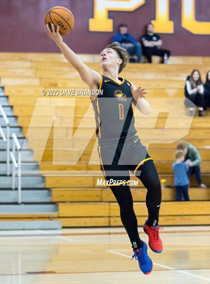 Thumbnail 2 in Clovis West vs. Oaks Christian photogallery.