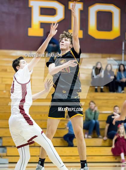 Thumbnail 1 in Clovis West vs. Oaks Christian photogallery.