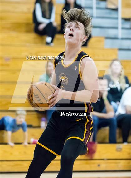 Thumbnail 1 in Clovis West vs. Oaks Christian photogallery.
