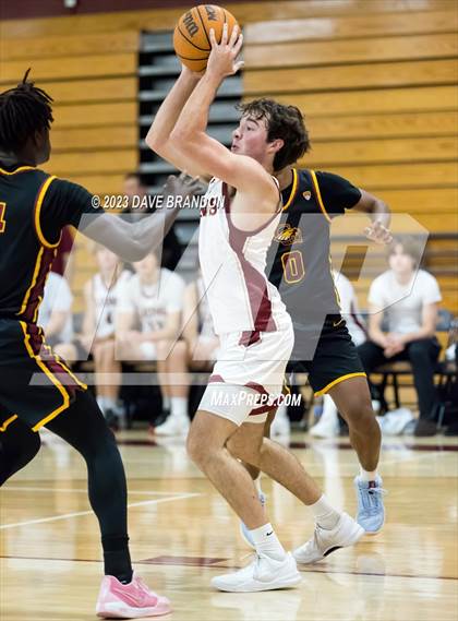 Thumbnail 2 in Clovis West vs. Oaks Christian photogallery.