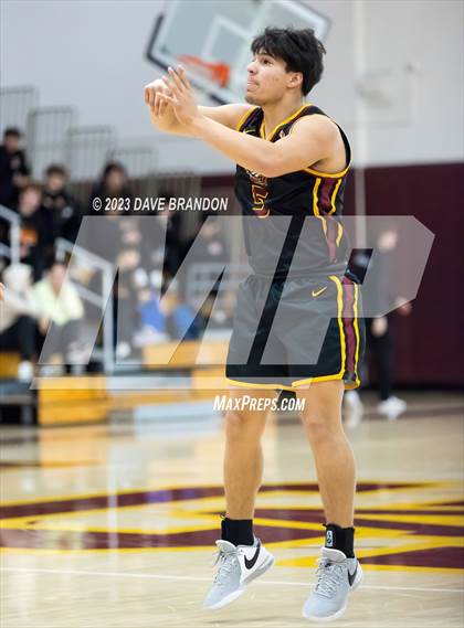 Thumbnail 2 in Clovis West vs. Oaks Christian photogallery.