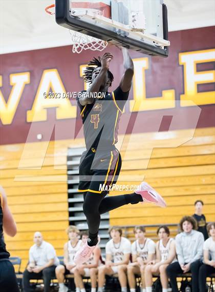 Thumbnail 3 in Clovis West vs. Oaks Christian photogallery.