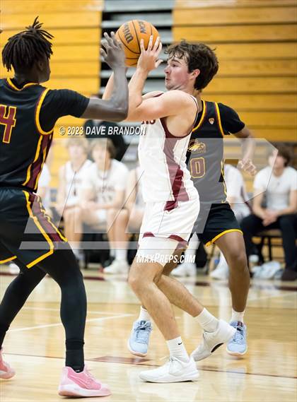 Thumbnail 3 in Clovis West vs. Oaks Christian photogallery.