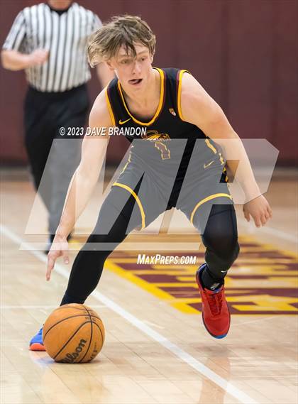 Thumbnail 1 in Clovis West vs. Oaks Christian photogallery.