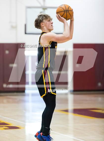 Thumbnail 1 in Clovis West vs. Oaks Christian photogallery.