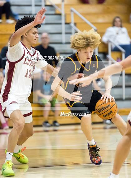 Thumbnail 2 in Clovis West vs. Oaks Christian photogallery.