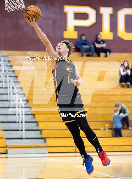 Thumbnail 3 in Clovis West vs. Oaks Christian photogallery.