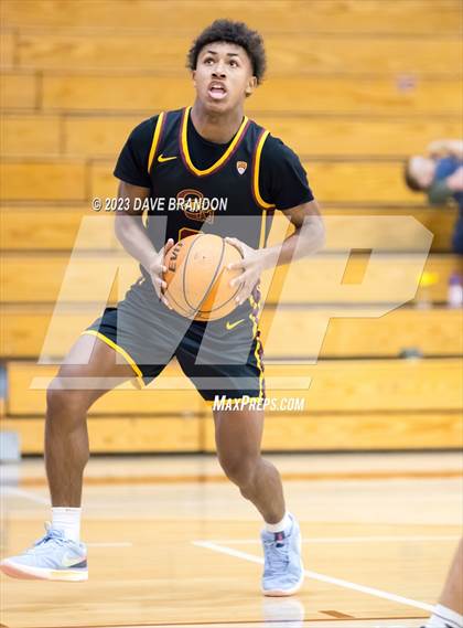 Thumbnail 2 in Clovis West vs. Oaks Christian photogallery.