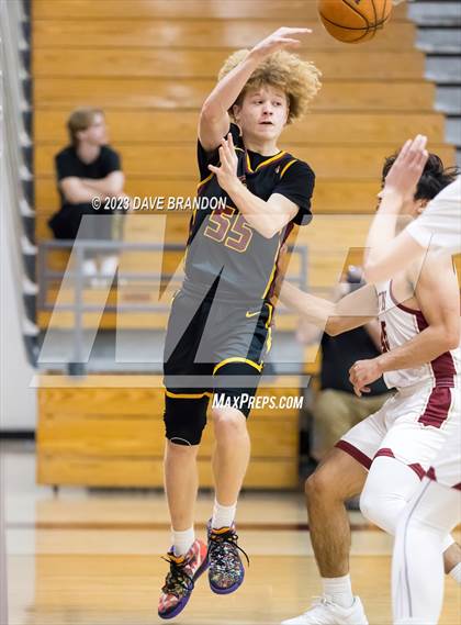 Thumbnail 2 in Clovis West vs. Oaks Christian photogallery.