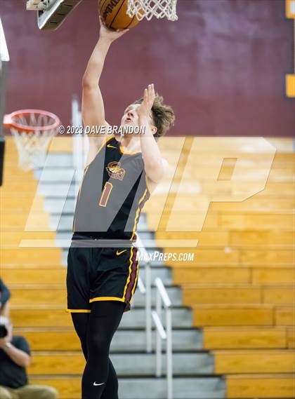 Thumbnail 1 in Clovis West vs. Oaks Christian photogallery.