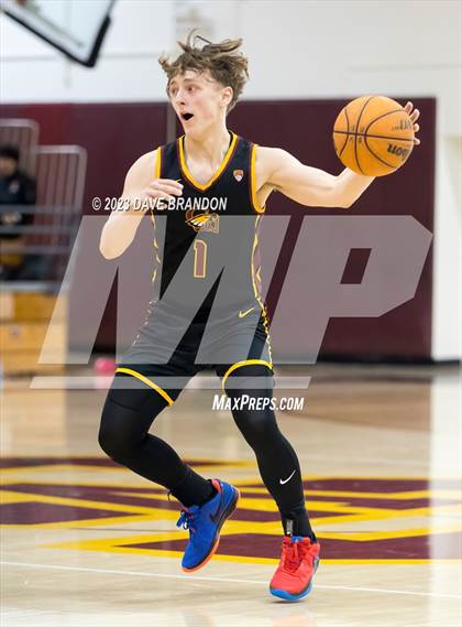 Thumbnail 2 in Clovis West vs. Oaks Christian photogallery.