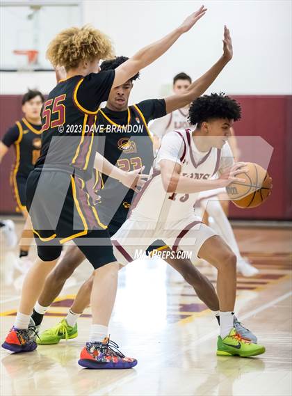 Thumbnail 3 in Clovis West vs. Oaks Christian photogallery.