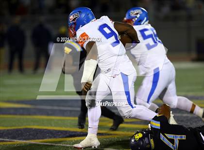 Thumbnail 2 in Serra vs. Warren photogallery.