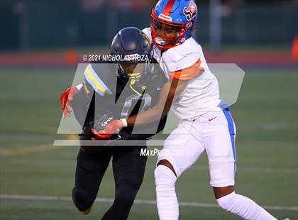 Thumbnail 2 in Serra vs. Warren photogallery.