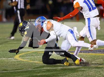 Thumbnail 3 in Serra vs. Warren photogallery.