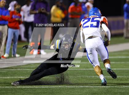 Thumbnail 3 in Serra vs. Warren photogallery.